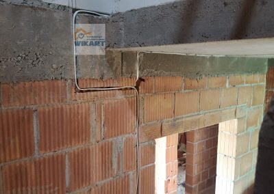 Bruzdowanie ścian i układanie przewodów (4)
